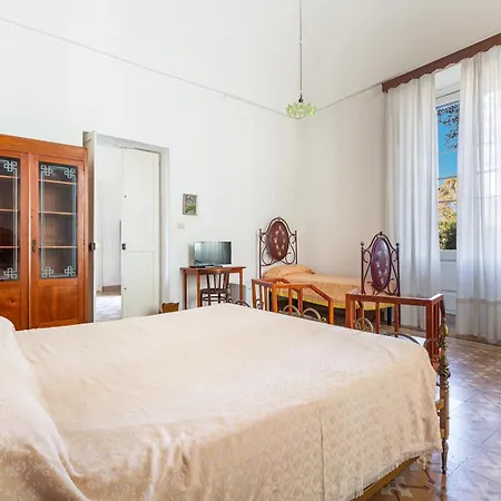 Donna Linda By Barbarhouse Taviano (Lecce)